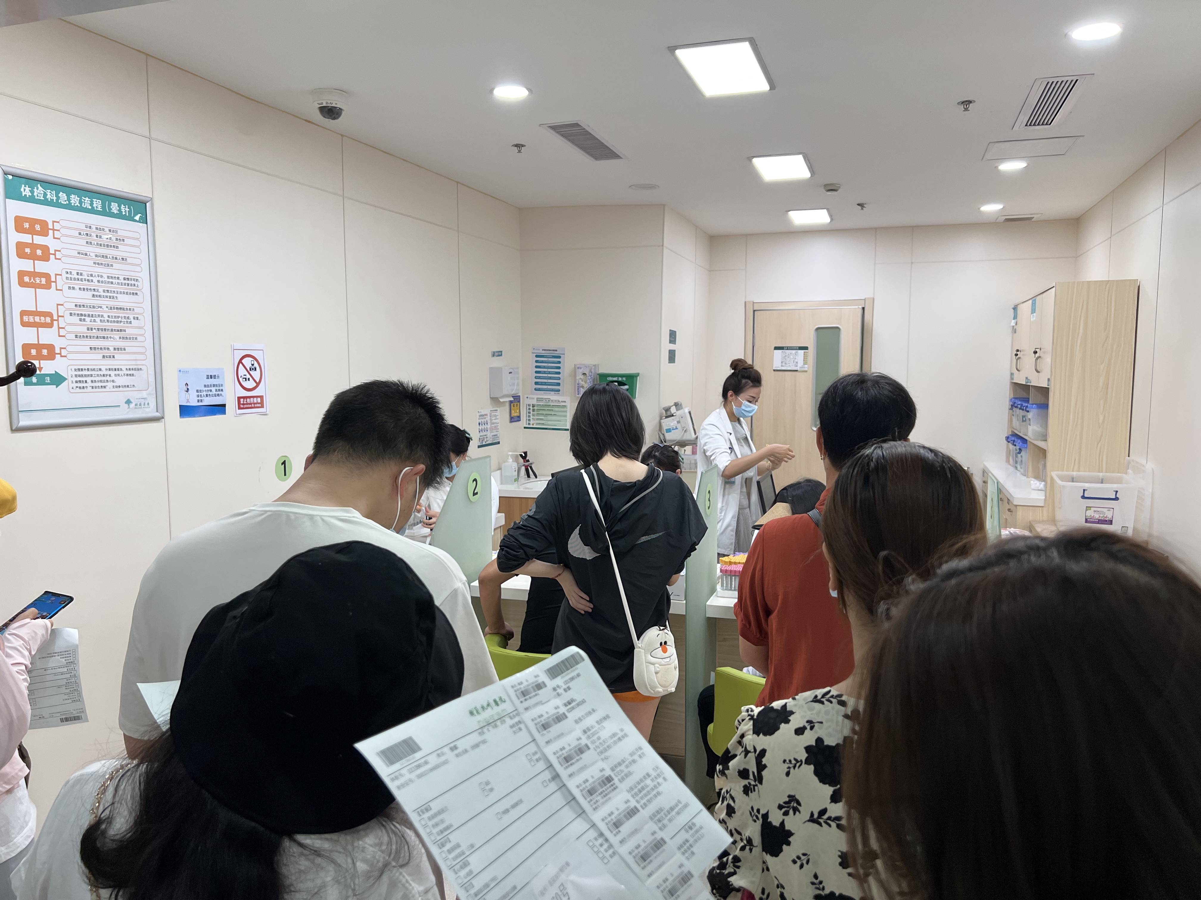 “同心筑梦，，，，，，，健康相伴” 耀世娱乐文创集团工会组织员工体检活动