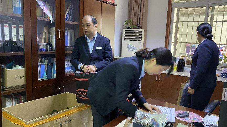 焕然“衣”新，，，，，，，整“装”待发——钱江商城工服换新，，，，，，，服务更出色！