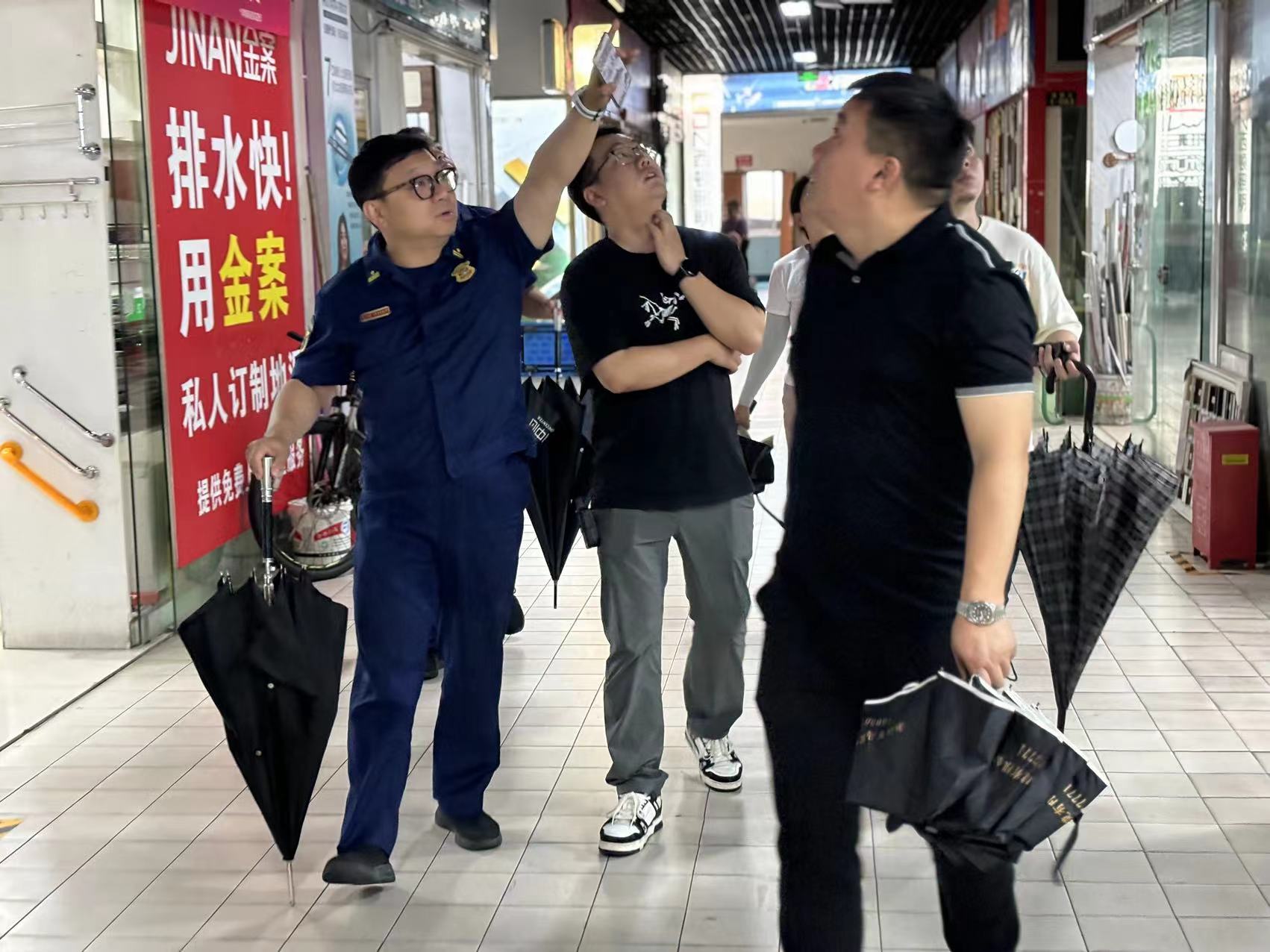 拱墅区消防大队走访检查了耀世娱乐市场