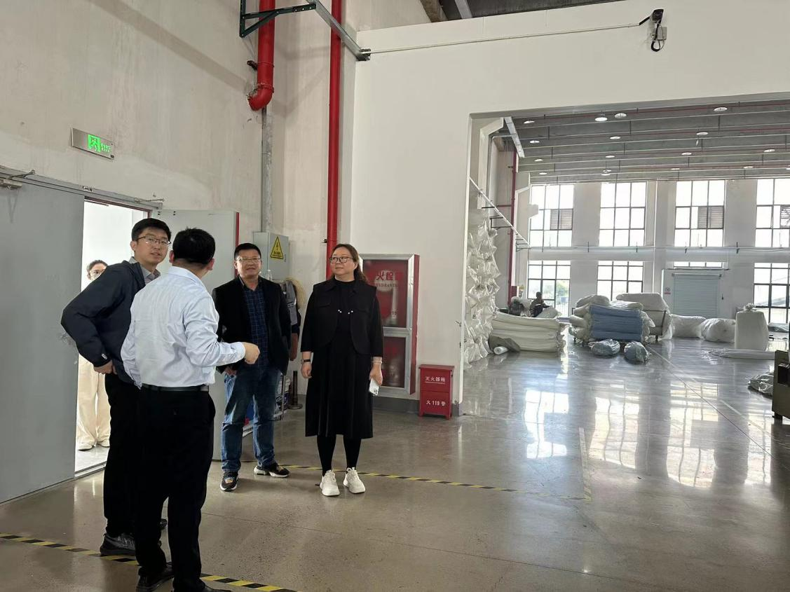 清华大学校友总会副秘书长董吉男莅临耀世娱乐新材考察指导