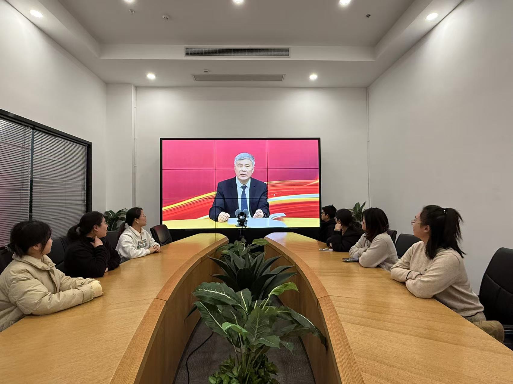 耀世娱乐文创集团行政党支部开展“深入学习贯彻党的二十届三中全会精神”主题党日活动