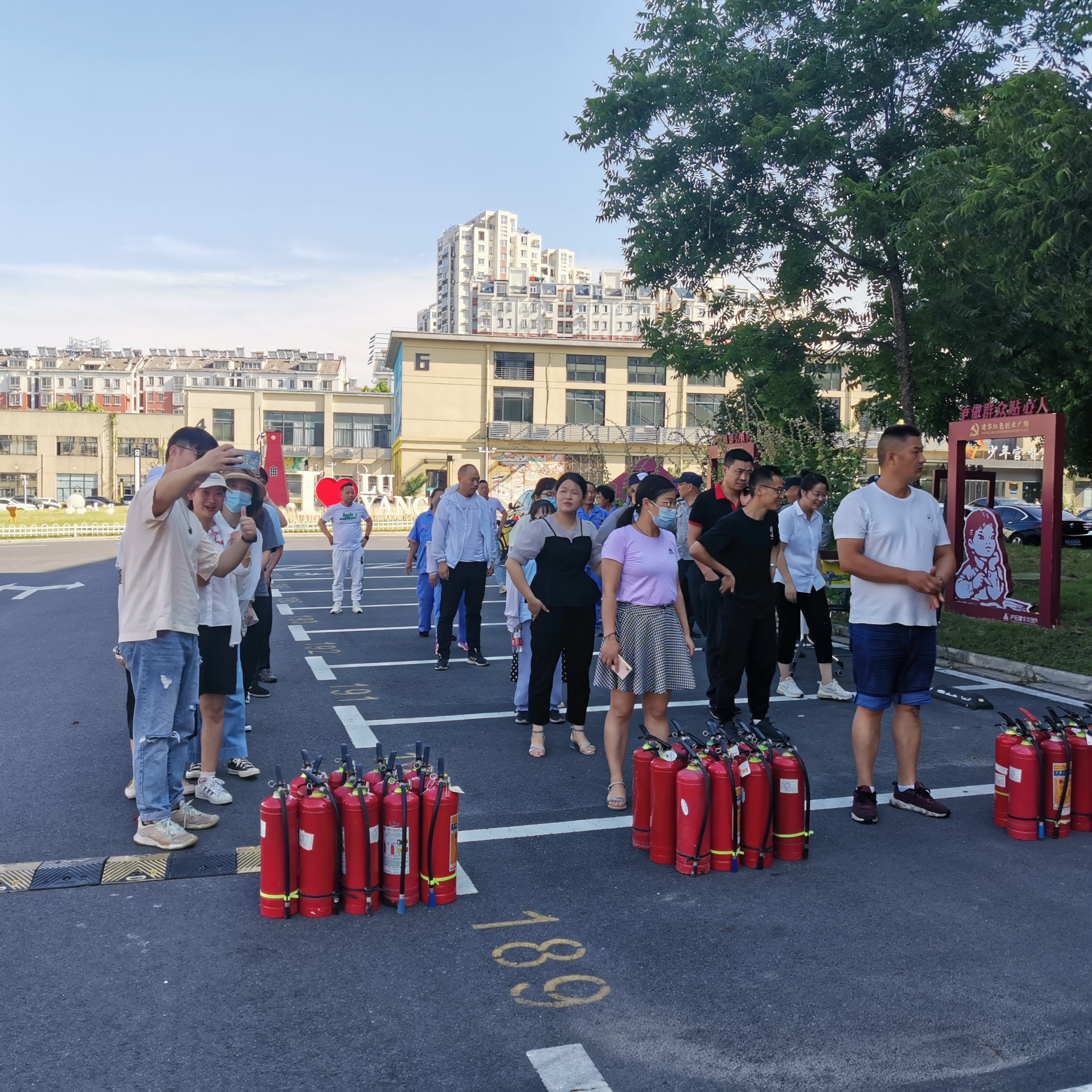 “勤抓演练，，，，，，，常驻安全”庐阳耀世娱乐文创园开展消防演习活动
