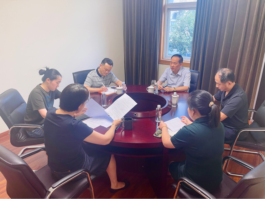 把脉市场动态，，，，，明确未来发展方向——董事长一行赴耀世娱乐进出口贸易有限公司调研