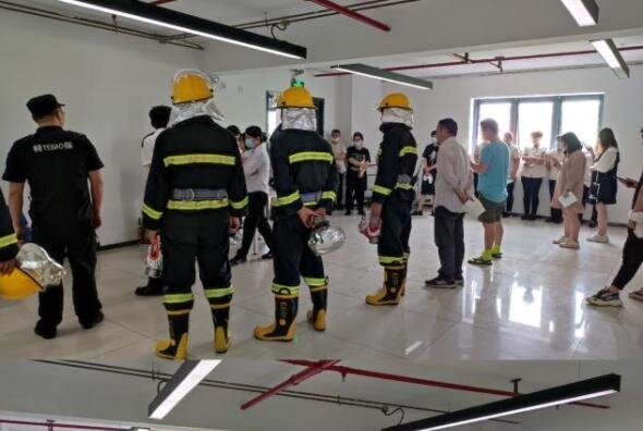 强化防灾意识，，，，，，，练就逃生本领