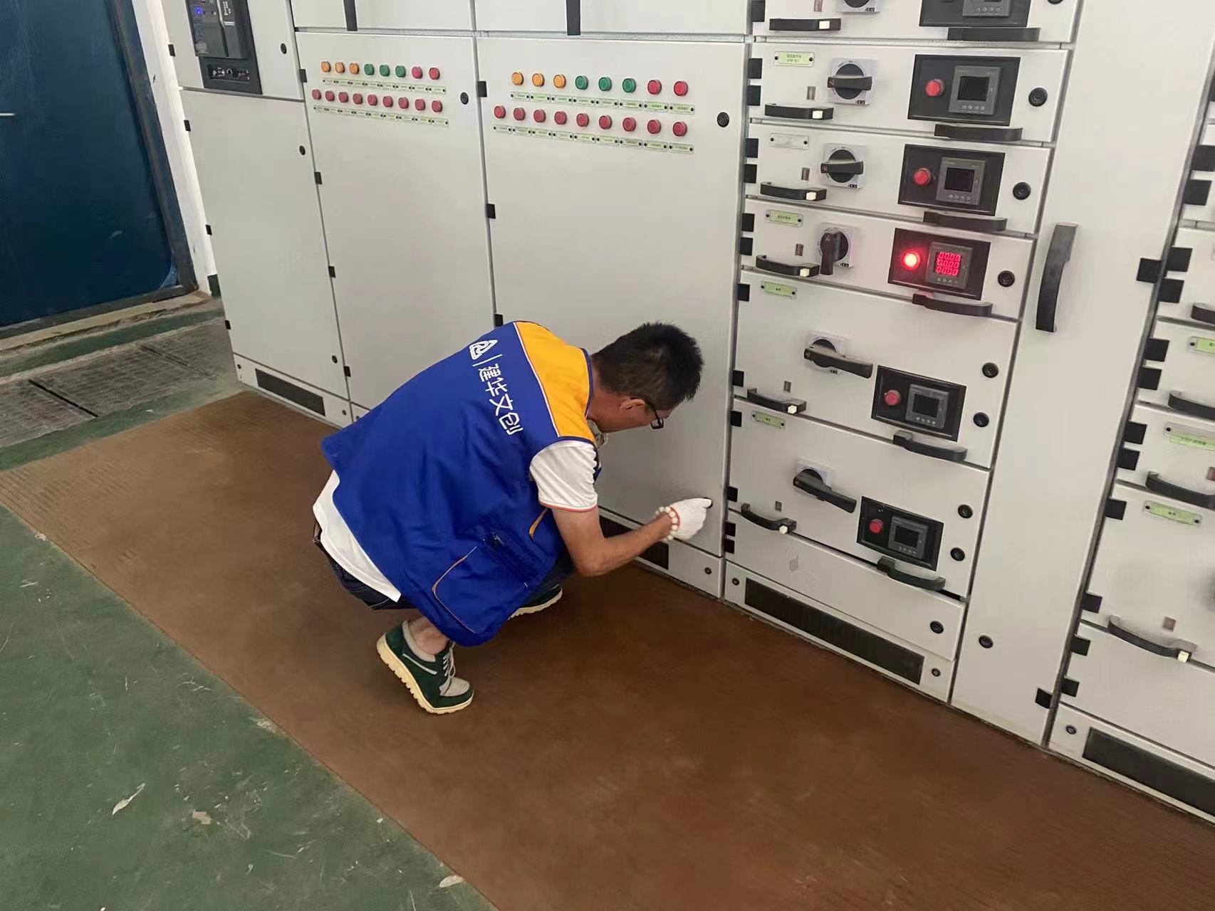 “夏季用电需谨慎，，，，，，园区把关无隐患” ——耀世娱乐文创集团开展用电安全检查工作