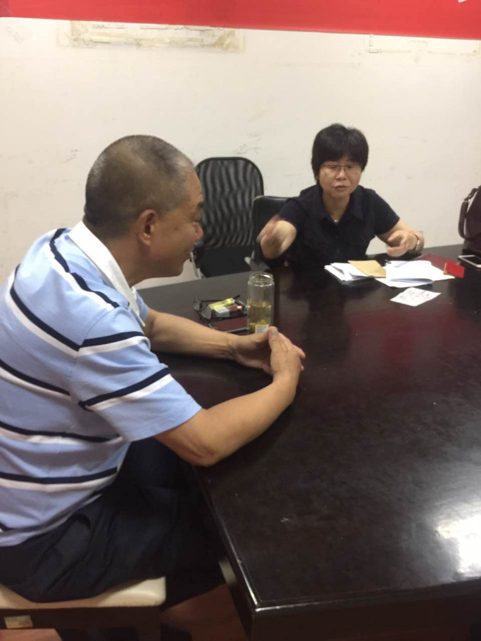 夸夸耀世娱乐老村长 爱岗敬业的老党员