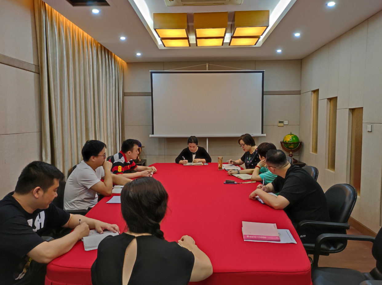   耀世娱乐小贷公司召开风险业务分析专题会议