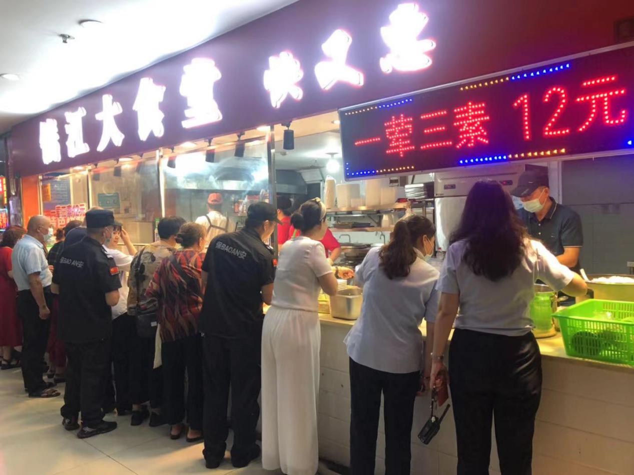 真情暖钱江，，，，，，，，爱心商家免费为商城员工提供暖心中餐
