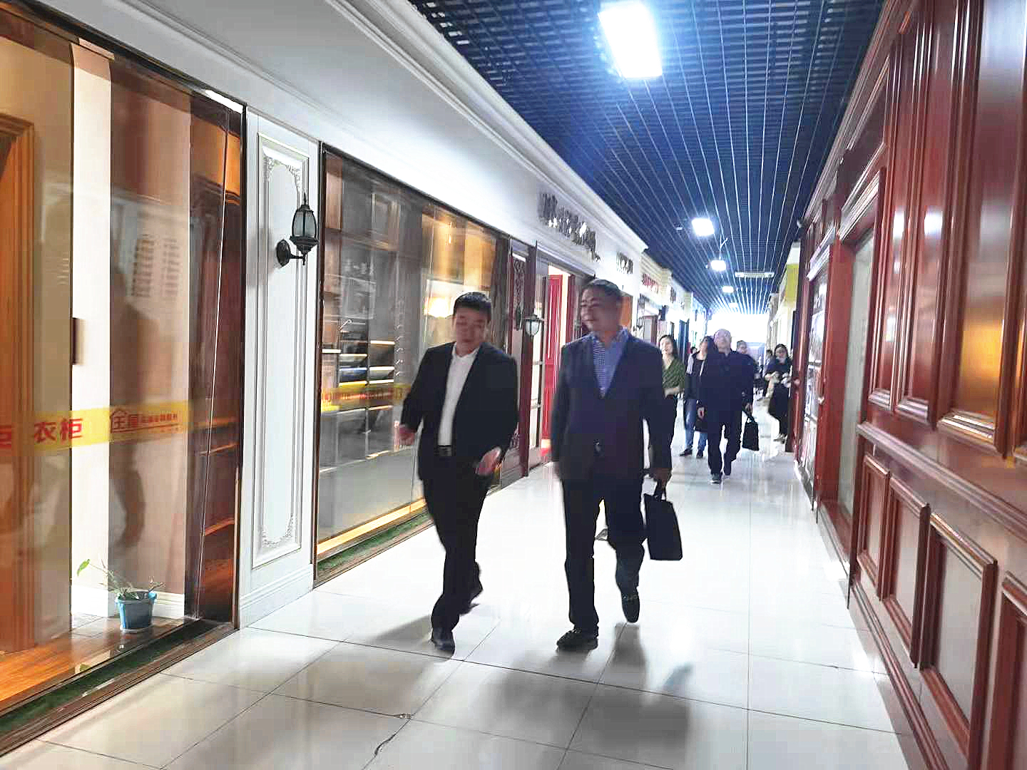 耀世娱乐市场参加全市职工队伍情况调研指导座谈会