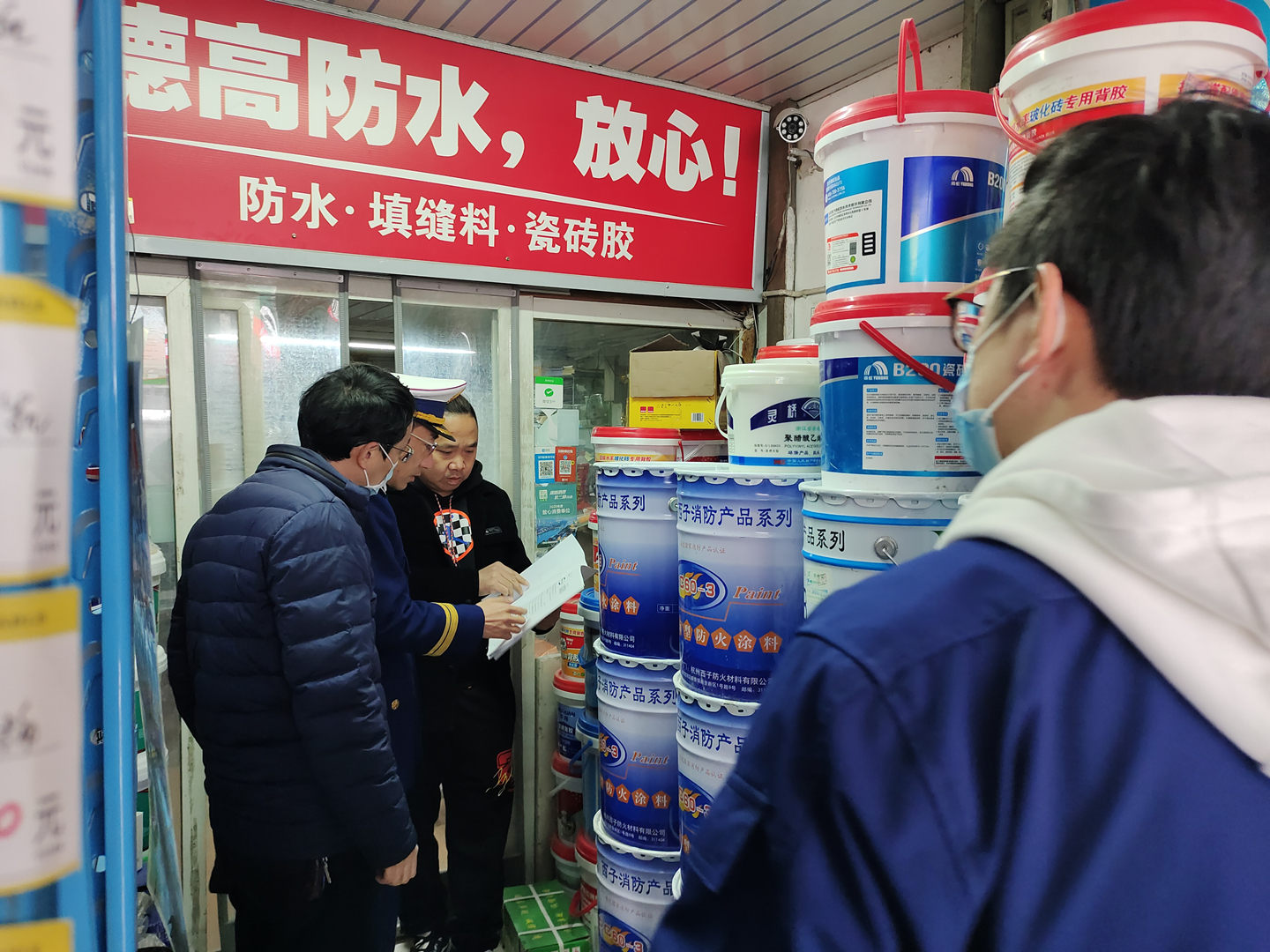 区工商、消防大队走访耀世娱乐市场