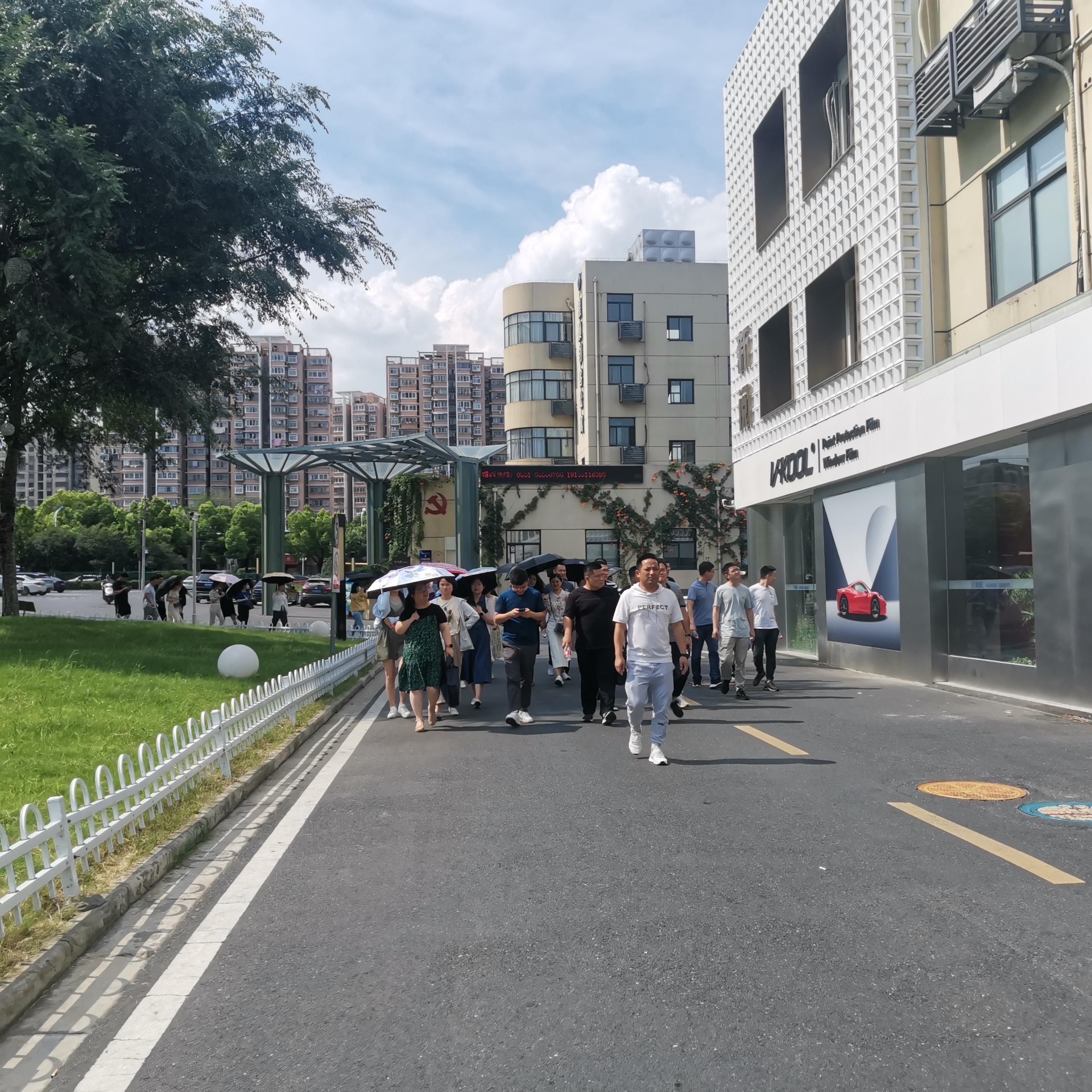 庐阳区青干班学员走进庐阳耀世娱乐文创园开展调研学习