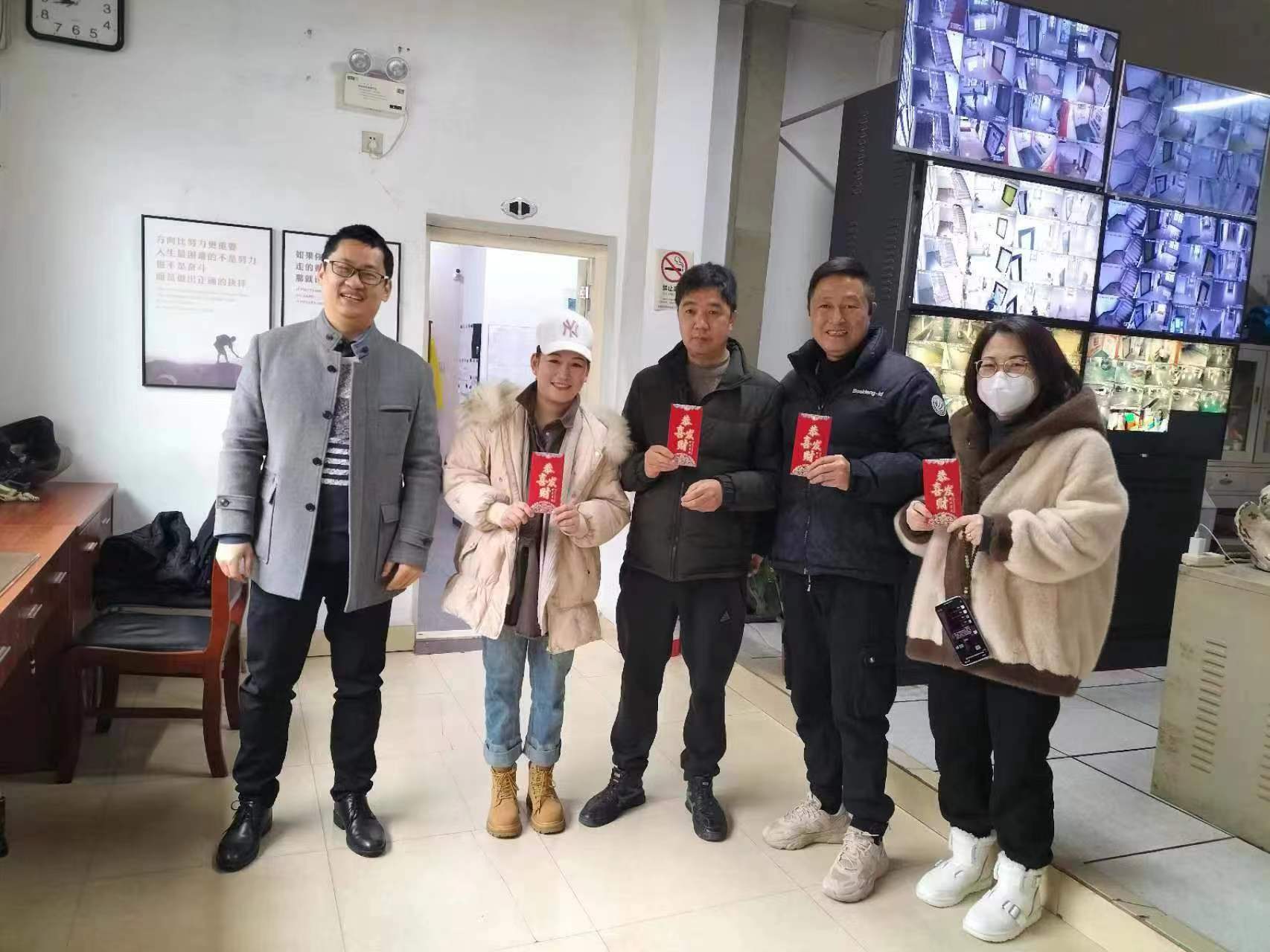开工赠利是，，，，，新春迎福祉——集团派发开工福利