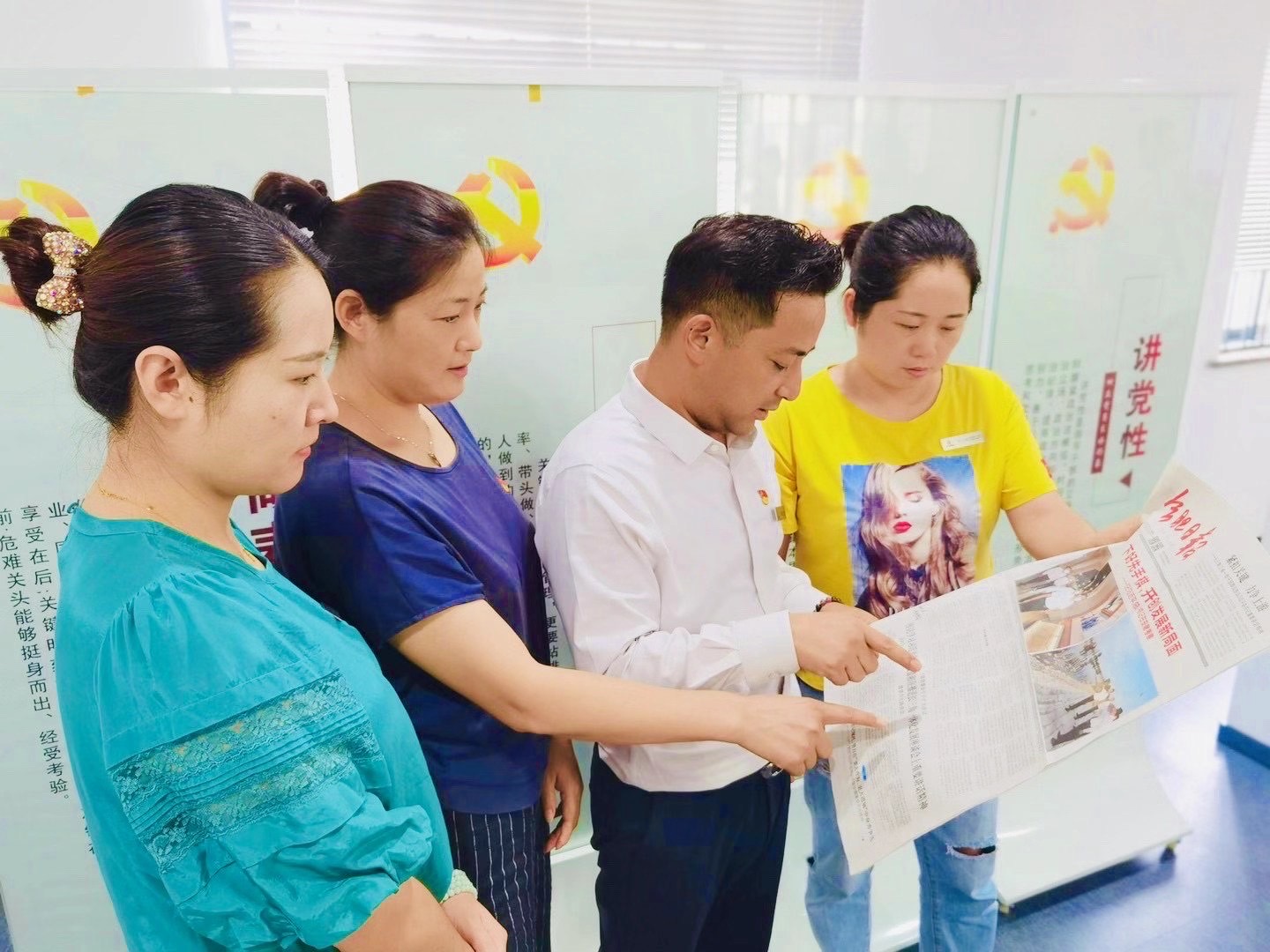 庐阳耀世娱乐文创园党支部贯彻学习 习近平总书记考察安徽重要讲话精神