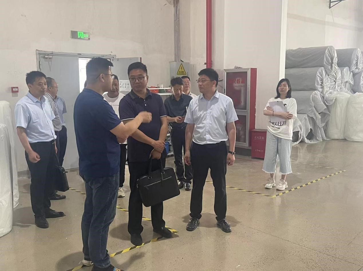 湖州市人大农委主任张国强一行莅临耀世娱乐新材考察指导