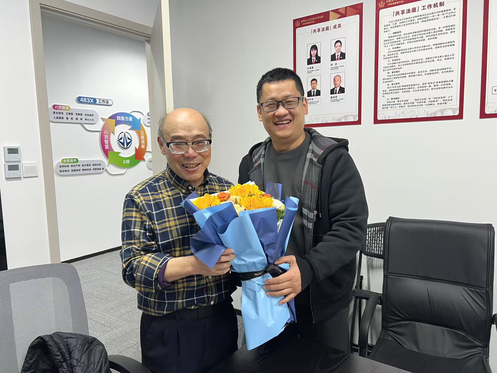 调解中心暖心庆生，，，，，，，，共筑和谐调解大家庭