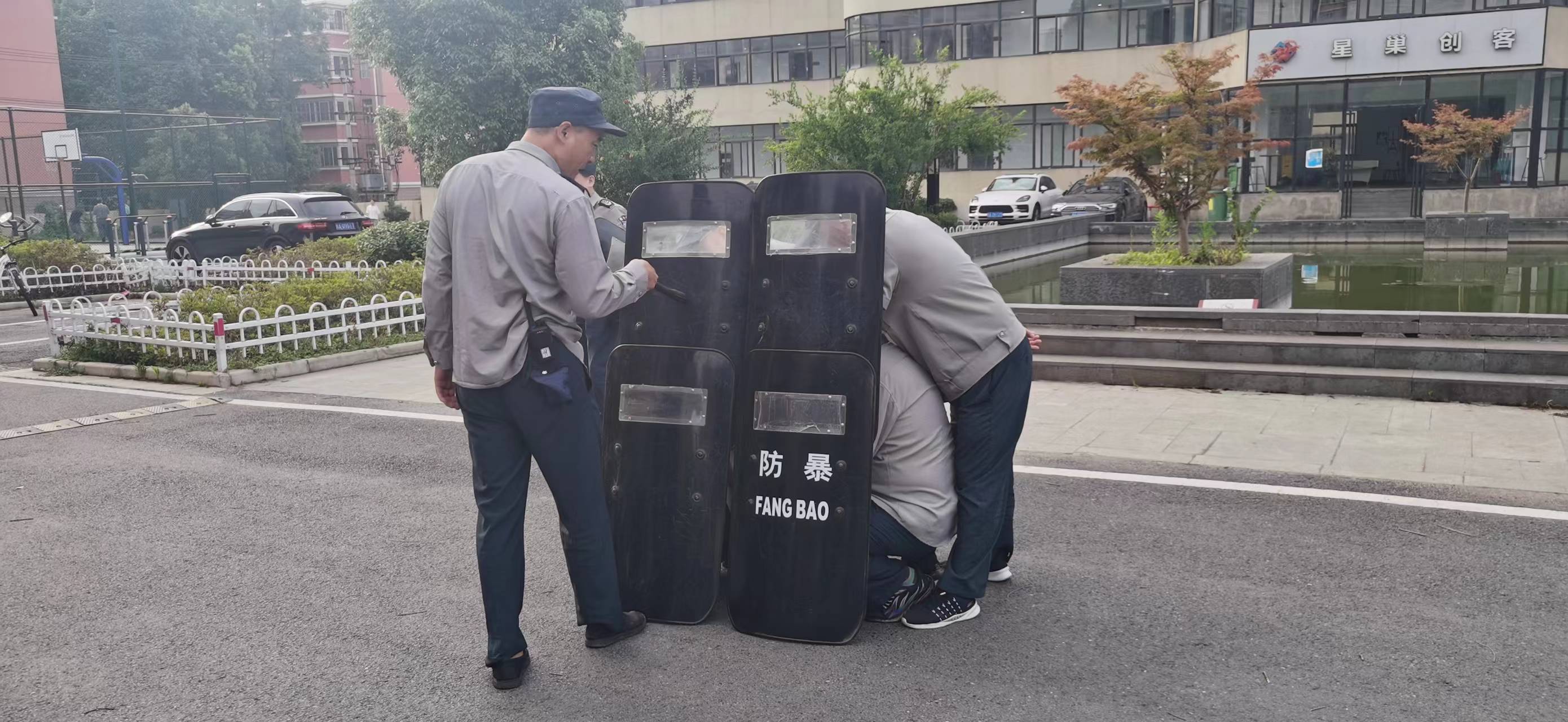 庐阳耀世娱乐文创园开展反恐防暴演习活动