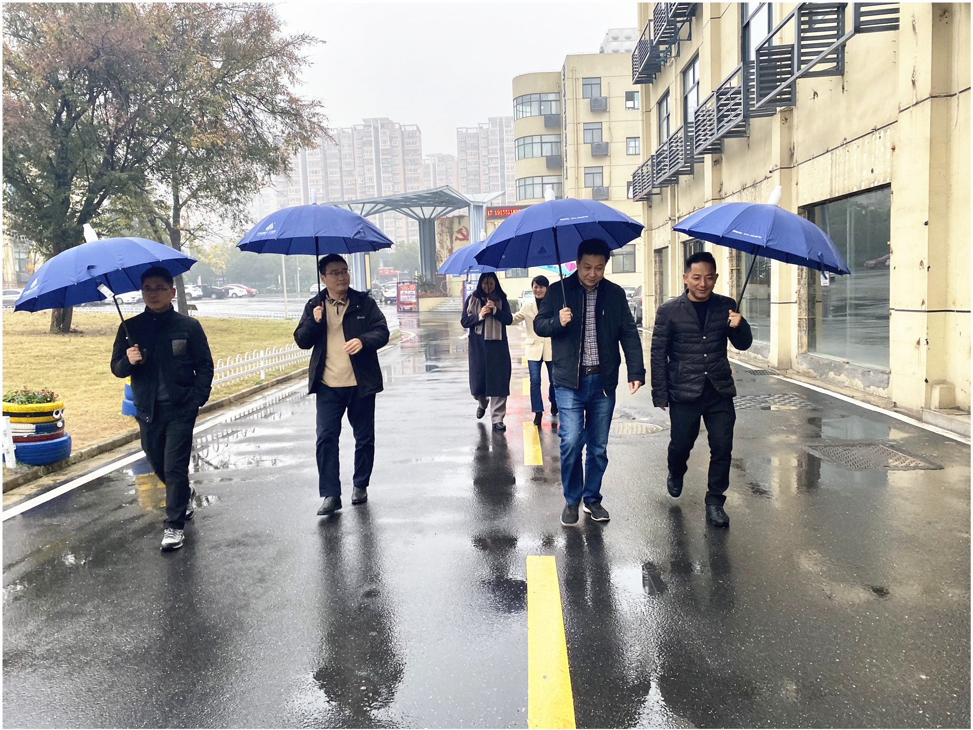 庐阳区总工会党组书记夏辉 莅临庐阳耀世娱乐文创园调研