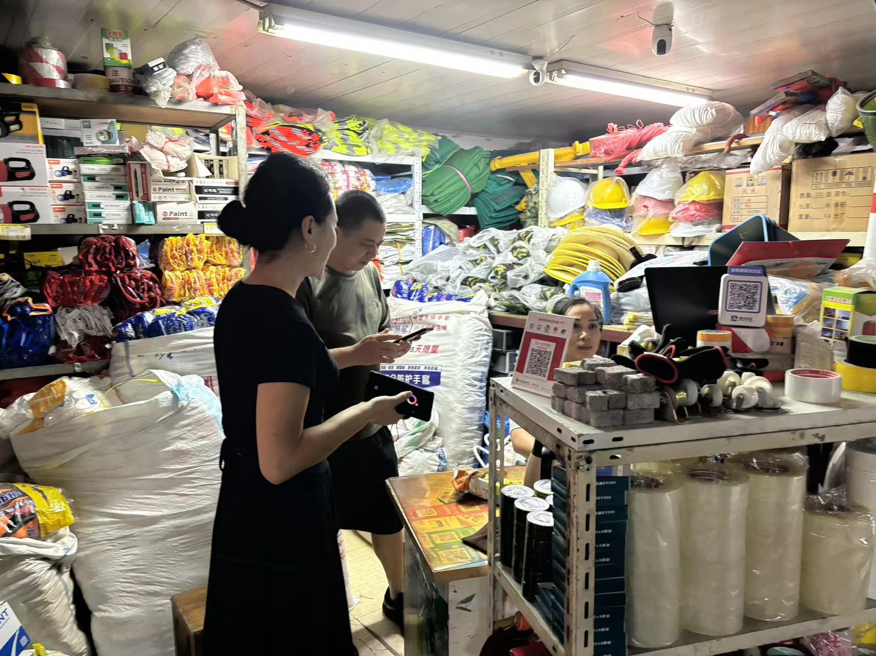 耀世娱乐市场防汛在行动