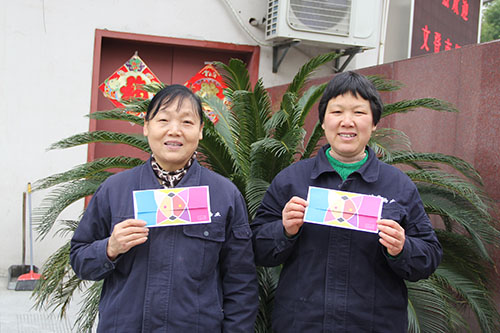 20140313耀世娱乐文创园党支部生日慰问园区“美容师”.jpg