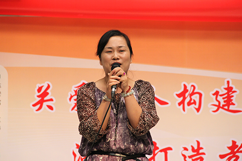 耀世娱乐文创园党支部团委走访慰问七古登社区老人 (1).jpg
